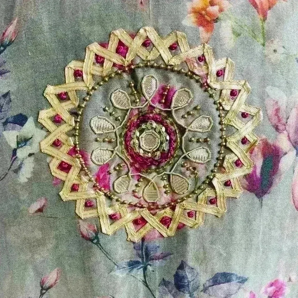 Ravina Pakistani kameez/ tunic dress size small with flower pattern. - Picture 5 of 9